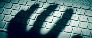 Advokatbyra dar anstallda lagrar foretagsdata i privata molntjanster